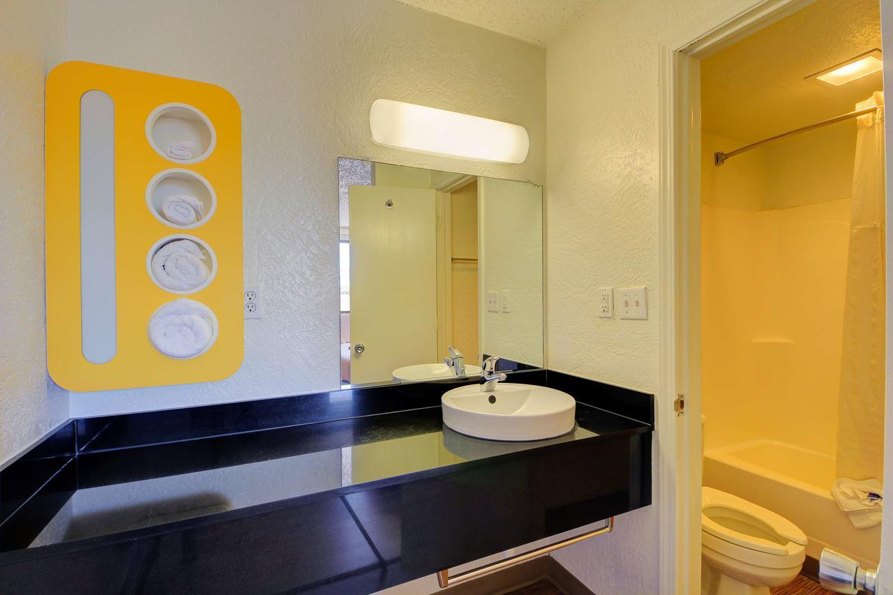 6-oklahoma City, Ok - Frontier Hotel Oklahoma City