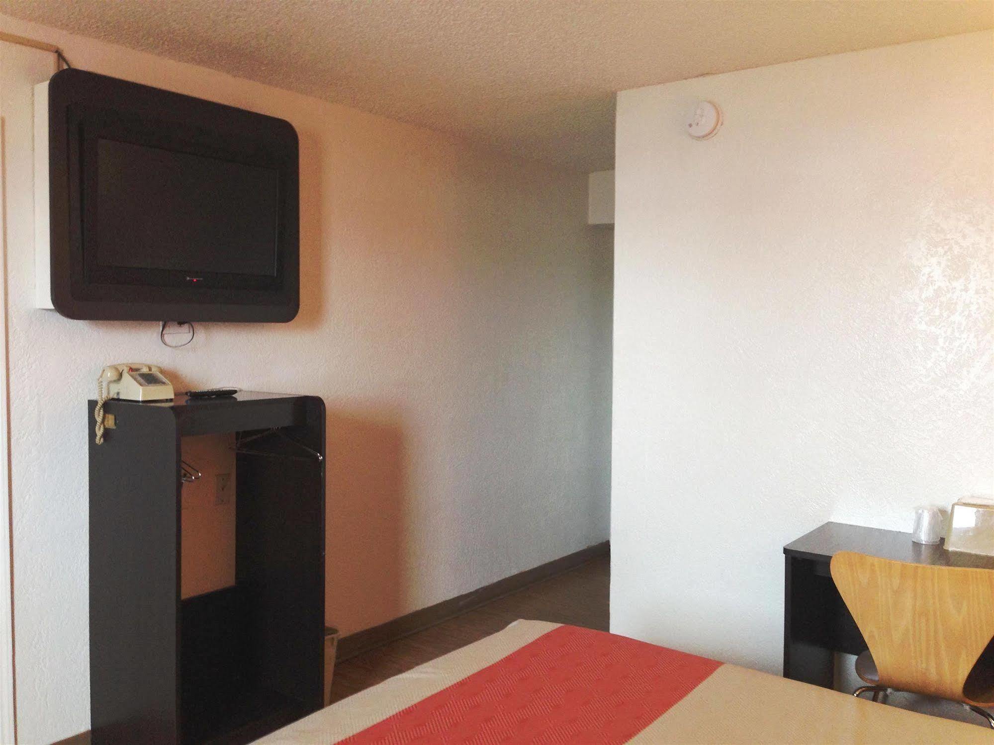 Hotel 6-oklahoma City, Ok - Frontier 2*